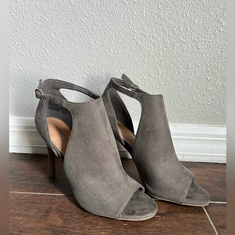 Size 7 Christian Siriano peep toe heels